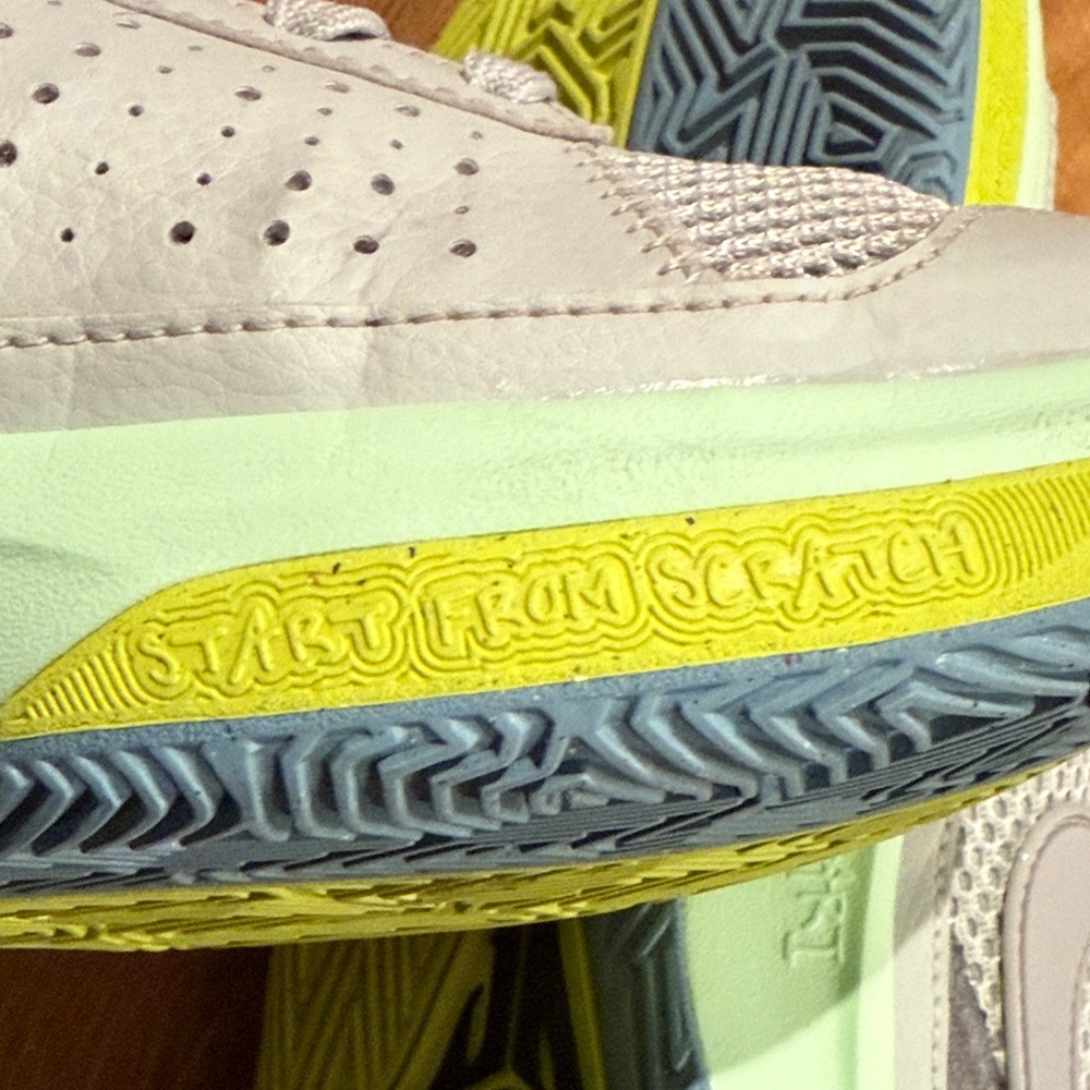Nike Youth JA 1 Flash Sneakers (Size: 7Y)(EUC) - Picture 10 of 17